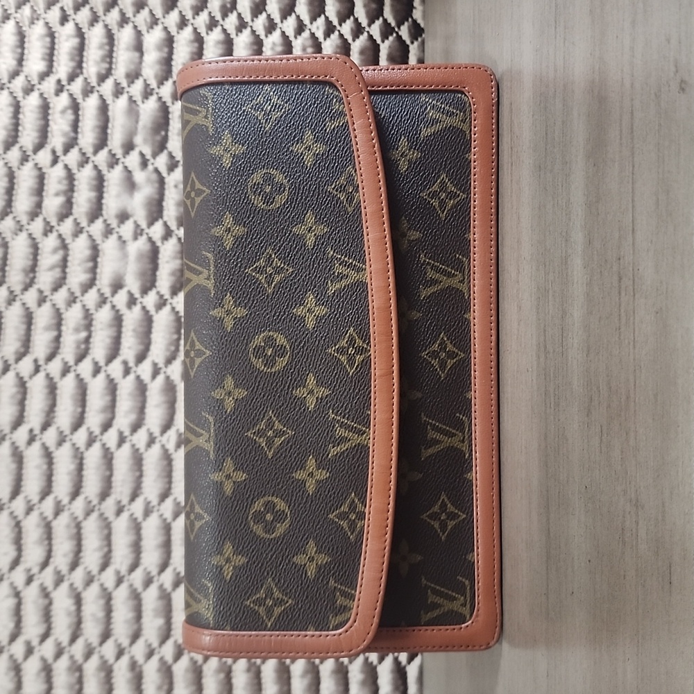 AUTHENTIC vintage POCHETTE DAM Monogram Clutch Louis Vuitton